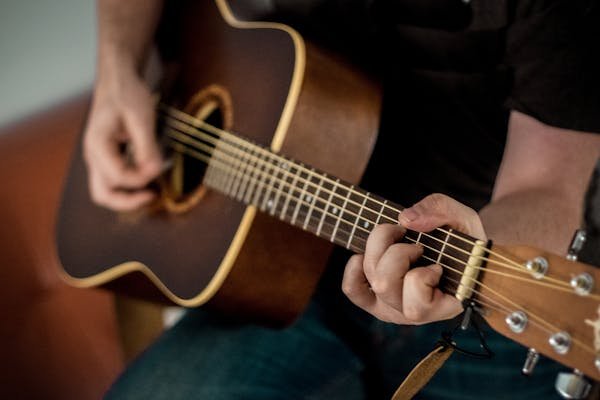 Les incontournables pour devenir un guitariste aguerri